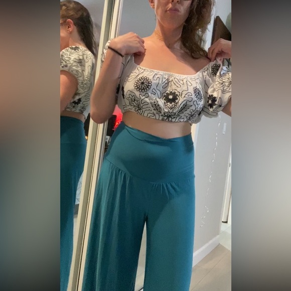 Free people crop top. Brand new purchased 11 days ago for 🏷️ $168 - Picture 4 of 14